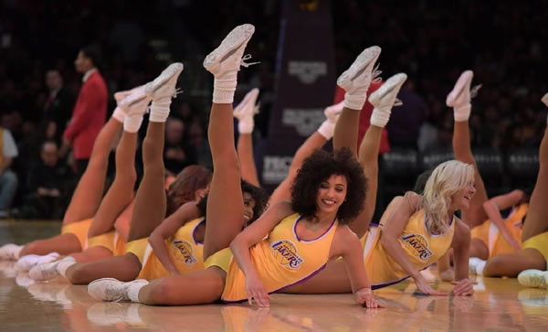 改放广告😅NBA发言人：移除季后赛贴花是出于球员安全&清理原因